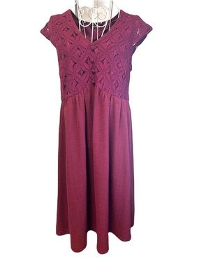 BloomChic Burgundy Wine Maroon Lace Empire Waist Yoke V-Neck Dress SZ 10